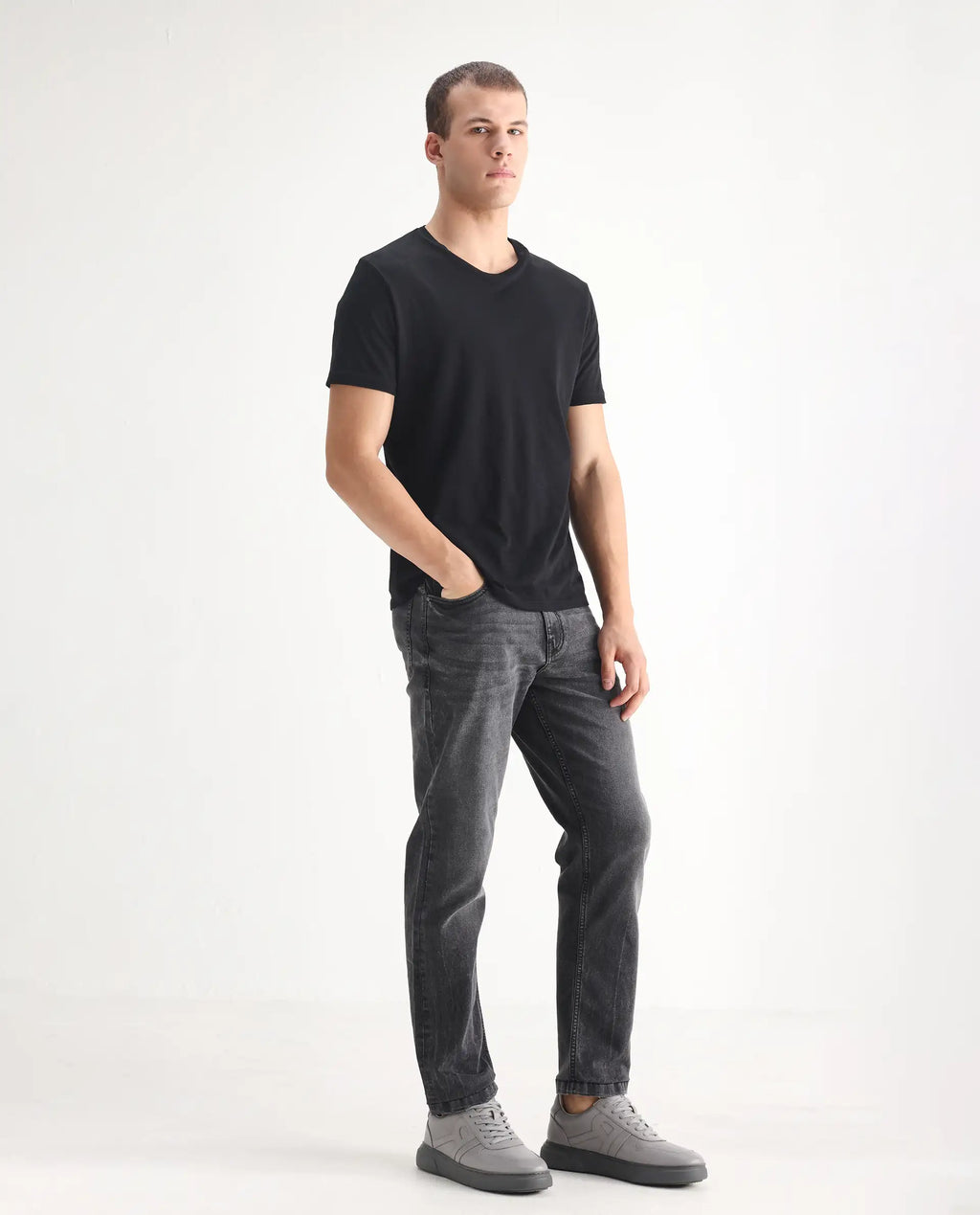 Rare Rabbit Men's Klune Black Cotton Plain Morris Regular Fit Jeans