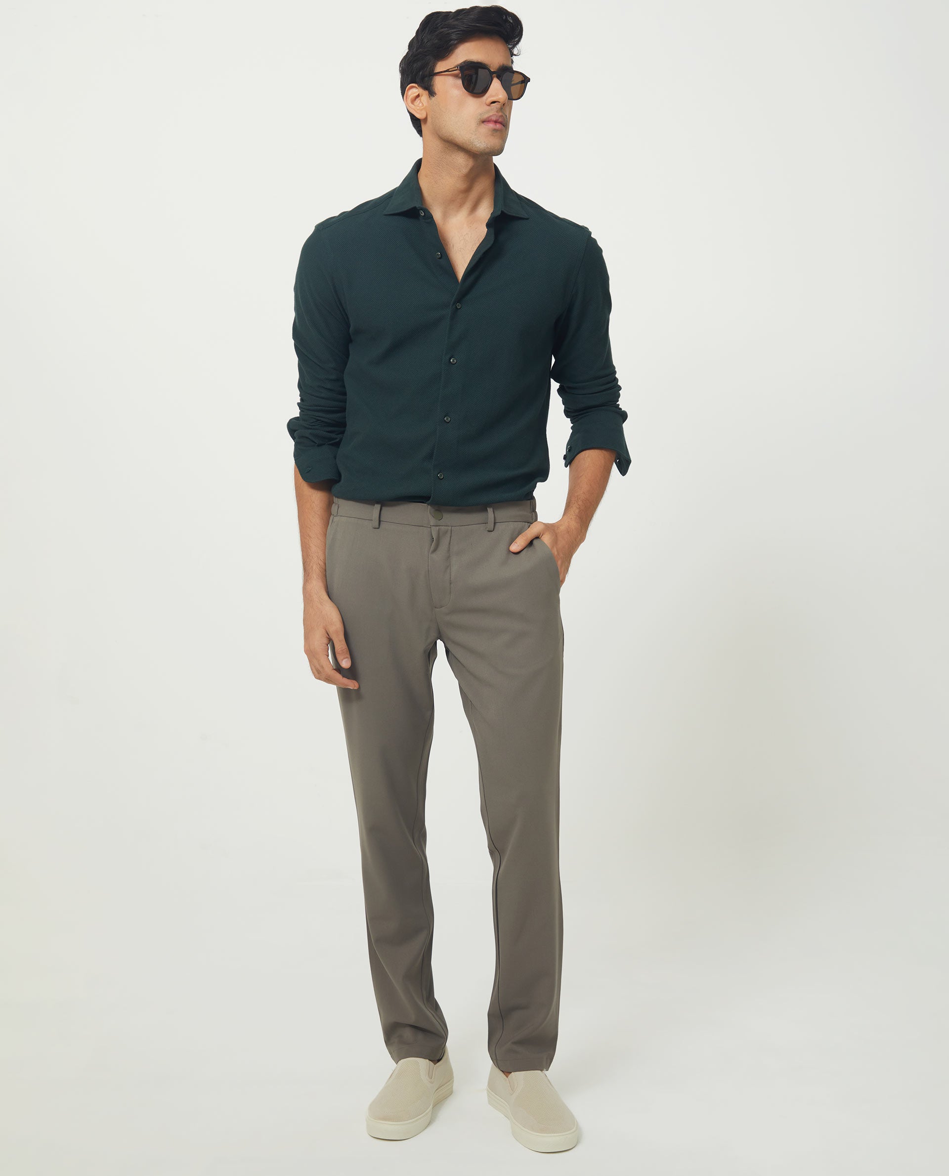 Rare Rabbit Men's Venziya Dark Green Cotton Plain Regular Fit Full Sleeve Collared Shirt